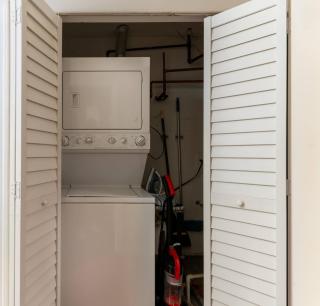Flexhome Ukrainian Village 2BR - Private Balcony & Walkable Location - 1