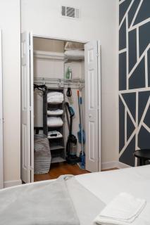 Flexhome Ukrainian Village 2BR - Private Balcony & Walkable Location - 5
