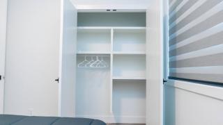 Serene Dwelling home-4 Bedroom,Pool table near YEG - 2