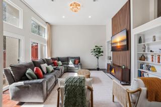 10 Min to World Cup 4BR 3BA Sleeps 8 3 Kings - 8