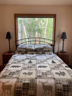 The Aspen Art House - 3 bed by Glacier Natl. Park - 2