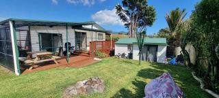 Raglan house close to the waves - 0