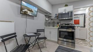 9 Units • Shared Courtyard • Sleeps 26 - 4