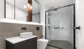 Stylish 1 Bedroom Apartment with carpark - 9