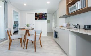 High-Floor City Base 200Mbps Gym Pool & Sauna - 4