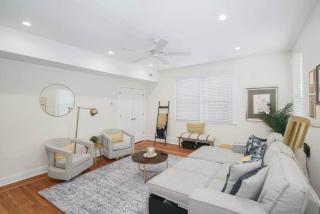 Shop, Eat, Rest 1 bdrm Apt w/Onsite Free Parking - 7