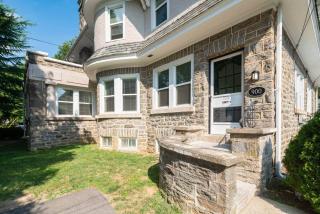 Cool “Blue” 2-bdrm Apt in Suburbs w/Free Parking - 9