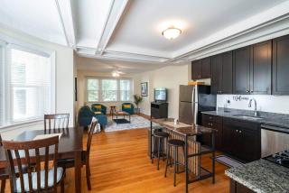 Cool “Blue” 2-bdrm Apt in Suburbs w/Free Parking - 6