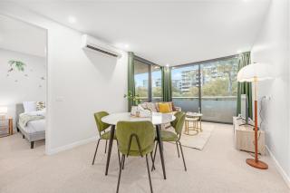Stylish 2BR Getaway Near ANU w Parking n Wifi - 3