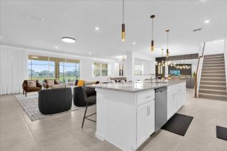 9 Bedrooms 6.5 Bathrooms Solara 2369 SW - 1