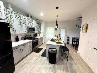 Spacious 3 bedroom influencer house in Houston - 7