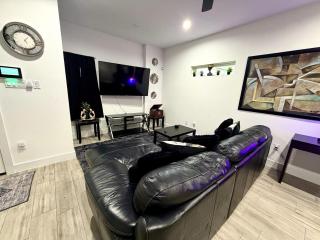 Spacious 3 bedroom influencer house in Houston - 5