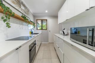 Mount Warren Park Stay | Sleeps 4 + BBQ & Parking - 8