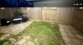 Spacious 3 bedroom influencer house in Houston - 4
