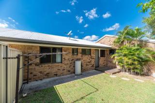 Mount Warren Park Stay | Sleeps 4 + BBQ & Parking - 6