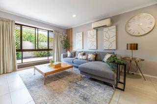 Mount Warren Park Stay | Sleeps 4 + BBQ & Parking - 9