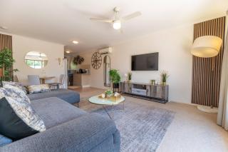 Cozy 2BR Stay in Mount Warren Park | Sleeps 4 - 5