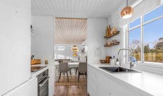 Charming Renovated Holiday Home In Marielyst - 1