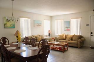 Relaxing Villa near the Parks! - 4