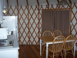 Lake of the Springs Camping Resort Yurt 1 - Oregon House - 9