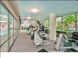 Stylish Yaletown Condo with Full Amenities- Walk to BC Place, Canada Place & Skytrain - Free Parking - 5