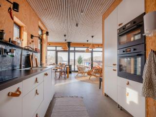 Modern Functionalist Cottage By Lake Vidöstern - 8