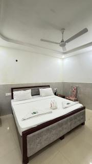 Hotel M Palace Unit Of MDP Ayodhya Near Rammandir - 7