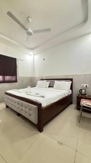 Hotel M Palace Unit Of MDP Ayodhya Near Rammandir - 5