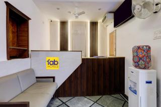 FabHotel Kences Inn - 9