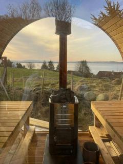 Romantic Country Cabin With Fjord Views On Åmøy - 7