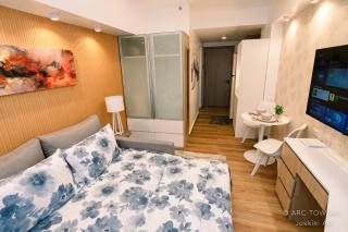 Arc Towers Queen Studio with WiFi - 9