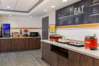 Hampton Inn and Suites - Lincoln Northeast - 3