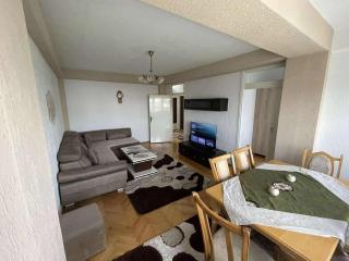 Spacious & Comfortable Apartment in Skopje - 8