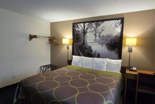 Super 8 by Wyndham Rogers Minnesota - 2