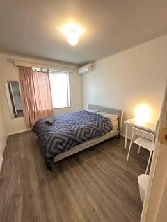 Comfortable and Spacious Queen Room , Train Station - BM3 - 8