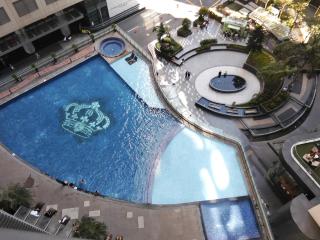 One Bed with Free GYM, Pool and WiFi in Makati City - 8