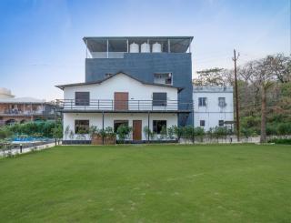 CASA restaurant & resort Jim Corbett - 9