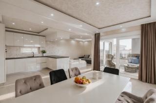 Aurelia Pool Apartments - 8