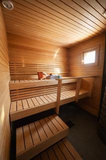 Spa Studio with Hot Tub, Sauna, Parking, airport - 5