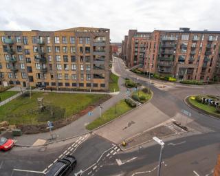 2 Bedroom penthouse flat in Dartford with free parking and next to station - 4