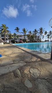 Two bedroom two bed beachfront apartment with large pool - 0