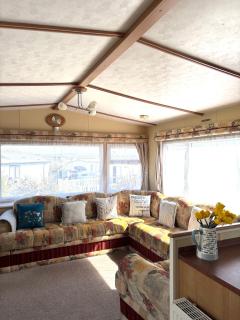 Seaside Escape 2-Bed Caravan at Seven Bays Park - St Merryn - 8