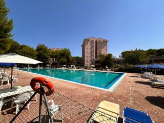 trilo NICOLETTA NEL VERDE, VICINO AL MARE, PISCINA E POSTO AUTO - 7