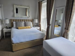 Brogans Bar & Hotel - 9