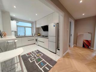 Stylish Homestay Balcony Viewing Acient XiAn Bell Tower and City Wall - 1