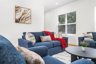 3BR3BA Private Balcony Sleeps 8 Near Busch Gardens - 1