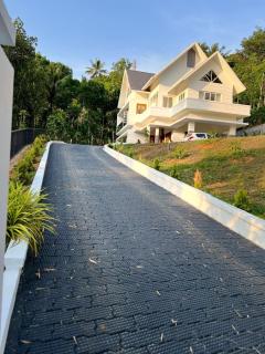 Trinity Villa Home Stay - 1