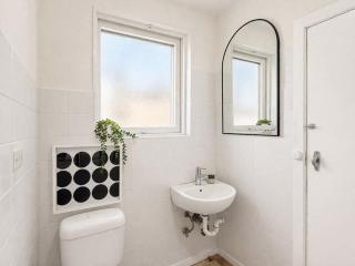 Cute 1BR Apartment Prime Richmond Location - 5