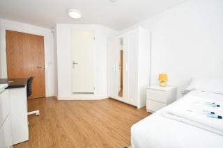 Cosy Budget En-suites, Optional Kitchen, Liverpool - 5