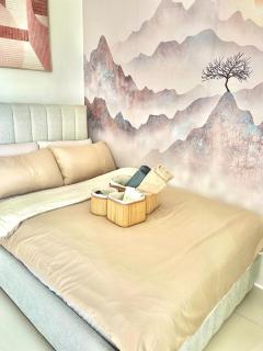 Nephele Suites 2600 Modern Condo Unit With Balcony - 8